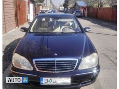 Albastru metalizat Utilizat 2004 Mercedes S400 Berlinǎ | 5.900 EUR
