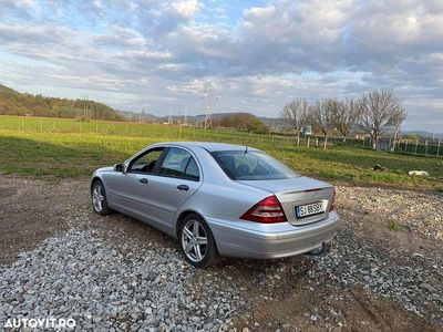 Second-hand Mercedes C180 Avantgarde 143 CP (105 kW) 2003 Culoareargint Berlinǎ