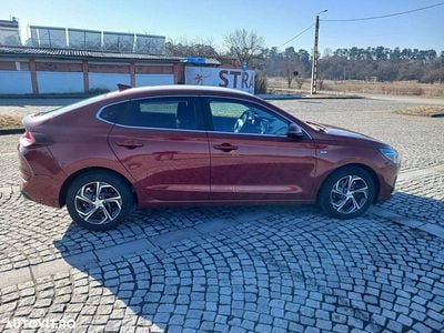 Second-hand Hyundai i30 160 CP (117 kW) 2023 Culoarerosu Coupe