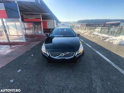 Second-hand Volvo V60 Kinetic 115 CP (84 kW) 2013 Culoarenegru Break