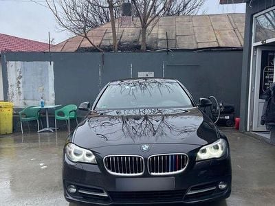 Second-hand BMW 520 Luxury Line 184 CP (135 kW) 2014 Culoaremaro Berlinǎ