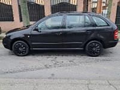 Negru Utilizat 2004 Skoda Fabia Hatchback | 1.300 EUR (Super Preț)