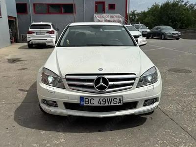 Utilizat 2007 Mercedes 220 Berlinǎ | 5.575 EUR