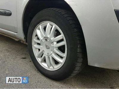 Gri Utilizat 2006 Renault Clio II Berlinǎ | 1.550 EUR
