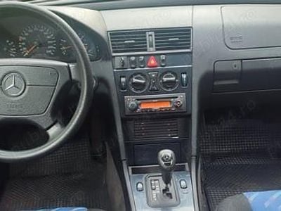 Second-hand Mercedes C180 122 CP (89 kW) 2000 Berlinǎ