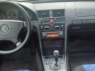 Second-hand Mercedes C180 122 CP (89 kW) 2000 Berlinǎ