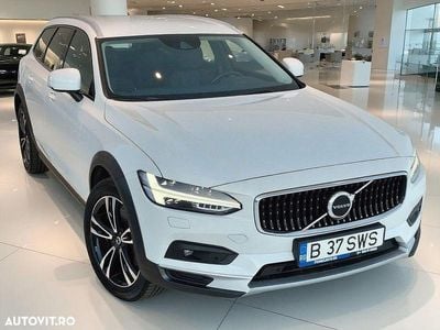 Second-hand Volvo V90 Momentum 235 CP (172 kW) 2021 Culoarealb Break