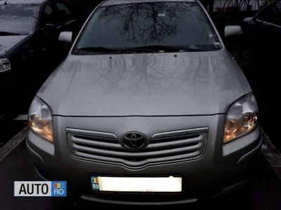 Second-hand Toyota Avensis 126 CP (92 kW) 2006 Bej metalizat Berlinǎ
