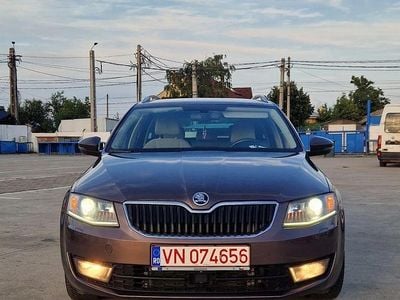 Second-hand Skoda Octavia Premium Edition 150 CP (110 kW) 2015 Culoaremaro Break