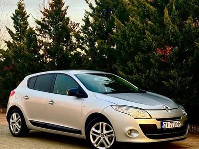 Argintiu Utilizat 2011 Renault Mégane III Bose Edition Hatchback | 5.399 EUR (Puțin scump)