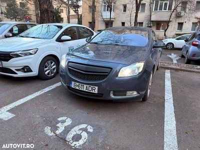 Second-hand Opel Insignia 220 CP (161 kW) 2009 Culoarealbastru Hatchback