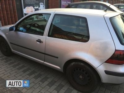 Second-hand VW Golf IV 105 CP (77 kW) 2000 Argintiu Hatchback