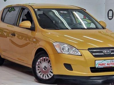 Second-hand Kia Ceed Vision 90 CP (66 kW) 2008 Culoaregalbeuriu Hatchback