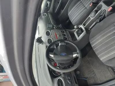 Second-hand Ford Focus 90 CP (66 kW) 2009 Argintiu Berlinǎ