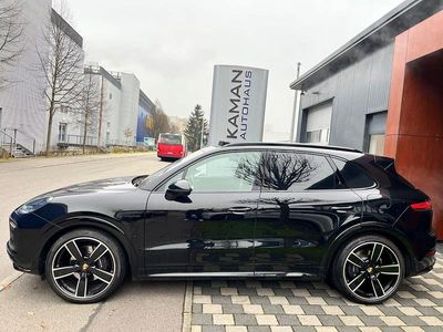 Negru Utilizat 2022 Porsche Cayenne Platinum Edition SUV | 85.282 EUR