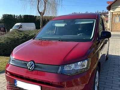Second-hand VW Caddy 102 CP (75 kW) 2024 Culoarerosu Monovolum