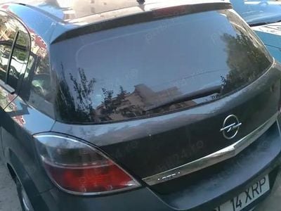 Gri Utilizat 2011 Opel Astra Hatchback | 3.750 EUR (Preț OK)