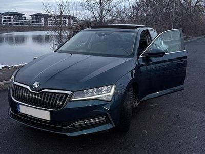 Culoarealbastru Utilizat 2021 Skoda Superb Ambition Berlinǎ | 19.999 EUR (Preț bun)