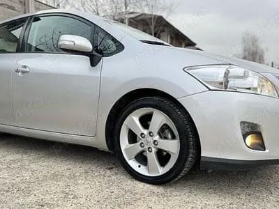 Gri Utilizat 2011 Toyota Auris Hybrid Hatchback | 8.500 EUR (Preț bun)