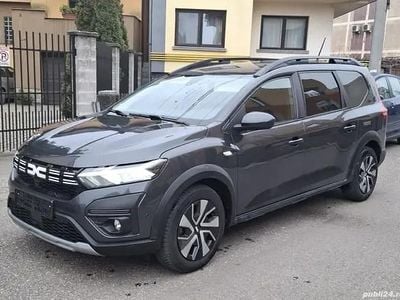 Gri Utilizat 2022 Dacia Jogger Monovolum | 11.899 EUR (Super Preț)