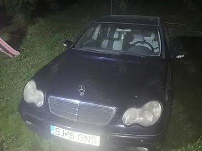 Utilizat 2004 Mercedes C180 Berlinǎ | 1.800 EUR
