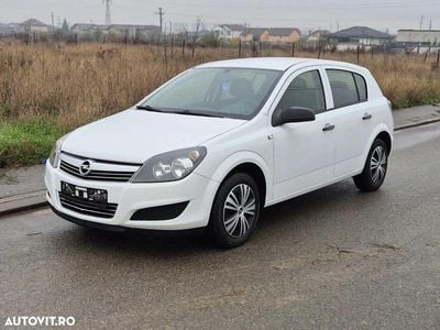 Culoarealb Utilizat 2010 Opel Astra | 2.690 EUR (Preț bun)