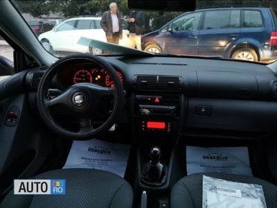 Rosu Utilizat 2003 Seat Leon Berlinǎ | 1.699 EUR