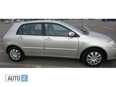 Second-hand Toyota Corolla 90 CP (66 kW) 2005 Argintiu Hatchback