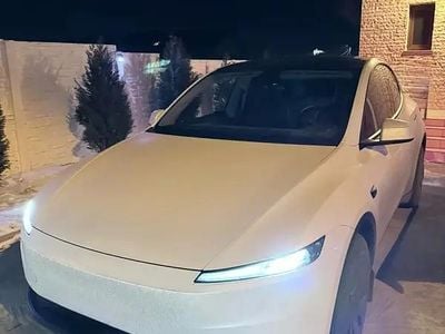 Second-hand Tesla Model Y Standard Range 220 kW (300 CP) 2025 SUV