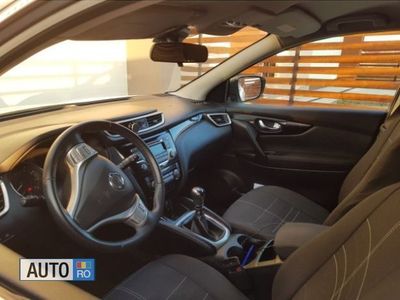 Alb Utilizat 2015 Nissan Qashqai SUV | 13.400 EUR (Puțin scump)