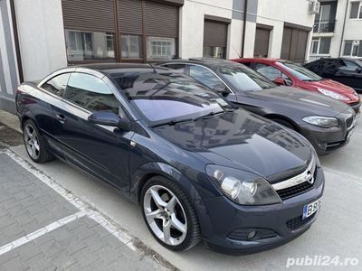 second-hand Opel Astra Cabriolet Twintop 1.9 DTH, 150 CP, keyless go&entry, tapiterie piele