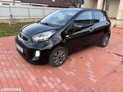 Second-hand Kia Picanto 66 CP (48 kW) 2016 Culoarenegru Hatchback