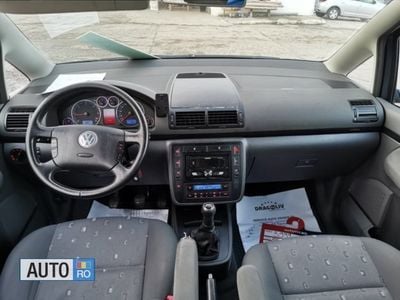Second-hand VW Sharan 116 CP (85 kW) 2006 Gri Monovolum