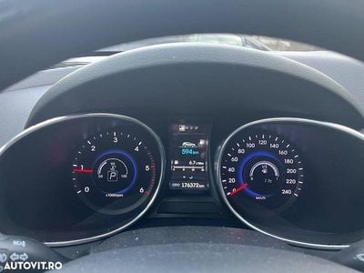Second-hand Hyundai Santa Fe 197 CP (144 kW) 2013 Culoarealb SUV