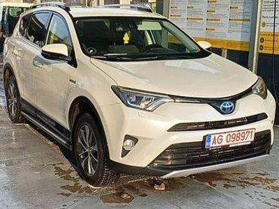 Second-hand Toyota RAV4 Hybrid 155 CP (114 kW) 2016 Culoarealb SUV