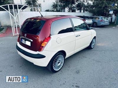 Alb Utilizat 2005 Lancia Ypsilon Hatchback | 1.990 EUR