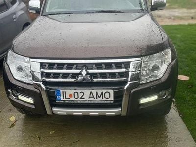 Second-hand Mitsubishi Pajero 190 CP (139 kW) 2018 Culoaremaro SUV