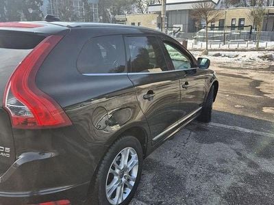 Second-hand Volvo XC60 Momentum 215 CP (158 kW) 2014 Culoarenegru SUV