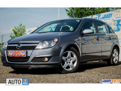 Gri Utilizat 2004 Opel Astra Hatchback | 3.950 EUR