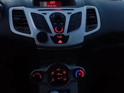 Albastru Utilizat 2011 Ford Fiesta Monovolum | 4.300 EUR (Preț OK)