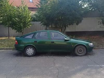 Verde Utilizat 1996 Opel Vectra Hatchback | 500 EUR
