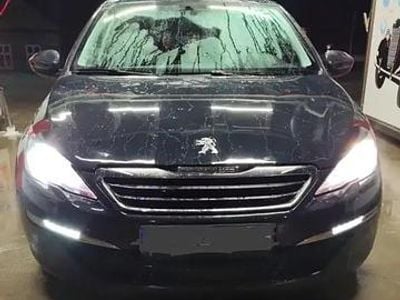 Second-hand Peugeot 308 130 CP (95 kW) 2015 Negru Hatchback