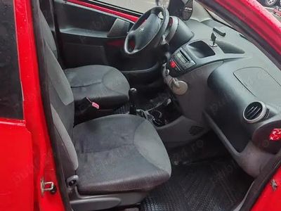 Rosu Utilizat 2008 Peugeot 1007 Monovolum | 1.200 EUR