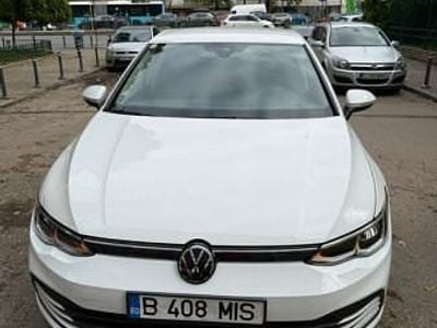 Second-hand VW Golf VIII 90 CP (66 kW) 2022 Alb Berlinǎ
