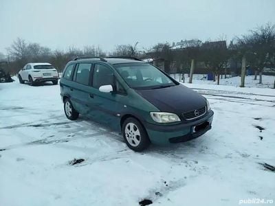 Utilizat 2004 Opel Zafira Monovolum | 799 EUR (Preț bun)