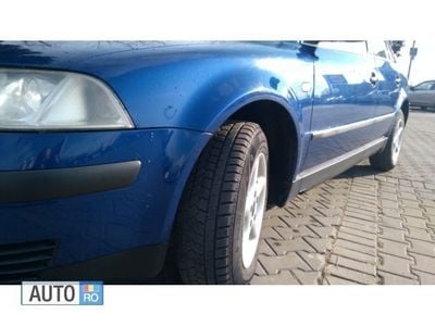Second-hand VW Passat 131 CP (96 kW) 2001 Albastru Berlinǎ