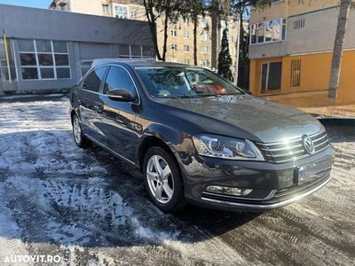 Culoaregri Utilizat 2015 VW Passat Highline Berlinǎ | 11.350 EUR (Super Preț)