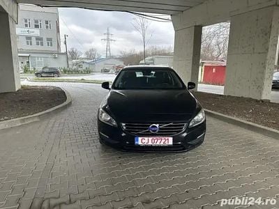 Negru Utilizat 2015 Volvo V60 Break | 8.350 EUR (Super Preț)