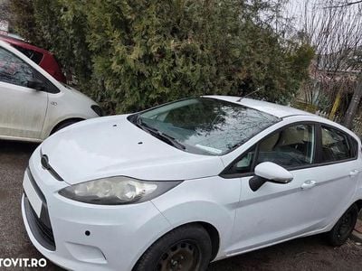 Second-hand Ford Fiesta Ghia 90 CP (66 kW) 2009 Culoarealb Hatchback