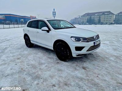 Second-hand VW Touareg Exclusive 262 CP (192 kW) 2015 Culoarealb SUV